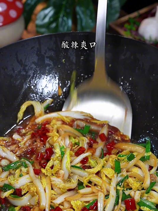 平时吃腻了大鱼大肉,做道酸辣白菜吧