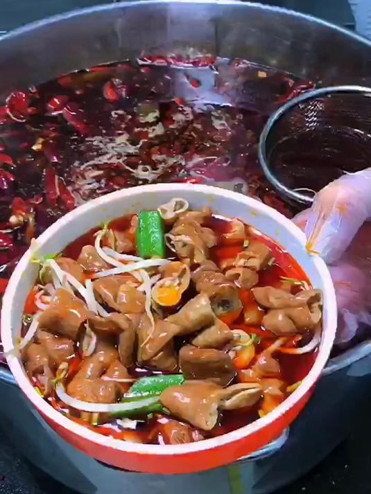 小本创业选冒菜靠谱吗?地摊老板分享真实经验,稳赚不赔!