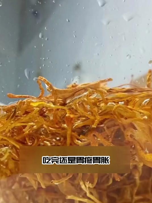 慢煮虫草蒸老鸭：肉质脱骨，老人咀嚼无压力
