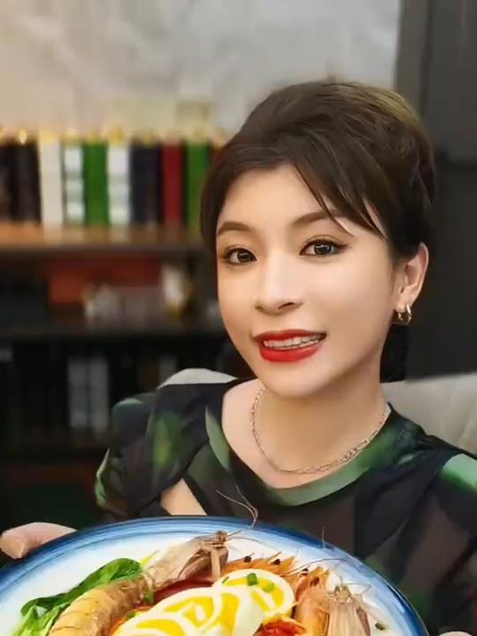 鲜虾鱼板、红烧牛肉、葱香排骨、香菇炖鸡，这样的泡面有营养吗？