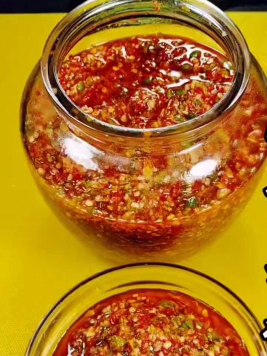 辣椒酱,大家都是吃过的,自己在家里做的放心卫生