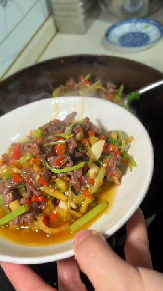 牛肉炒芹菜的做法