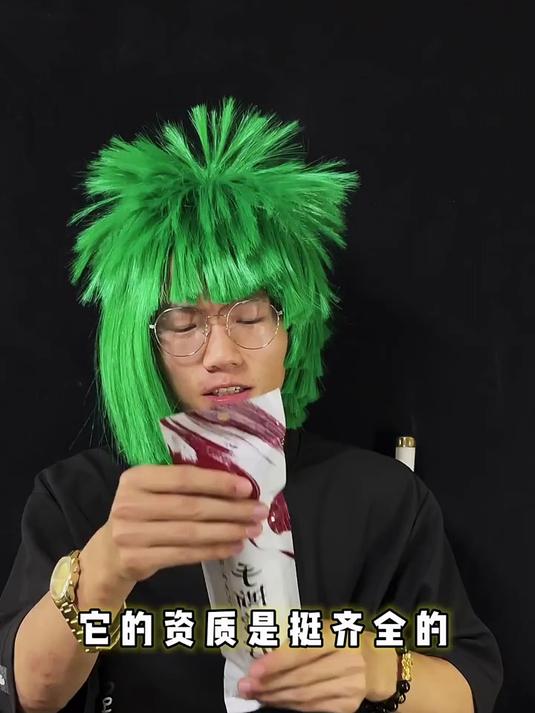 最后看阿磊表演啃 鸭脖