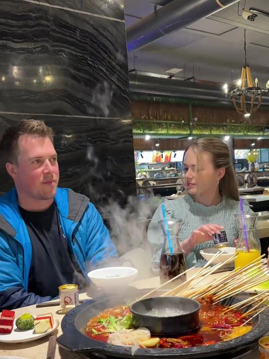 在陪妹妹吃了N次鸳鸯火锅以后,老海螺总算吃了一次不一样的。