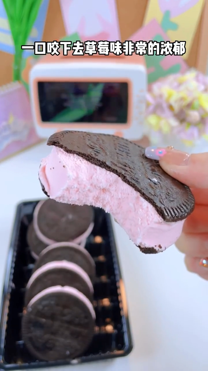 奥利奥夹心草莓雪糕,我猜你一定没吃过