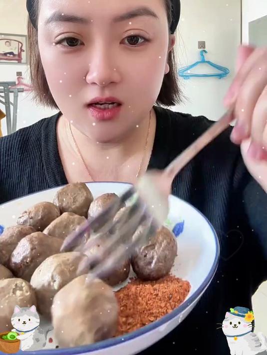 铁棒下的奇迹：手打牛肉丸，纯手工捶打出的 Q 弹美味