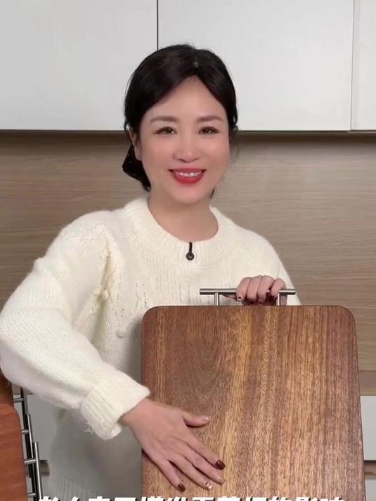 一款真正好用的菜板是不易开裂发霉的,这款菜板是整木制作无拼接