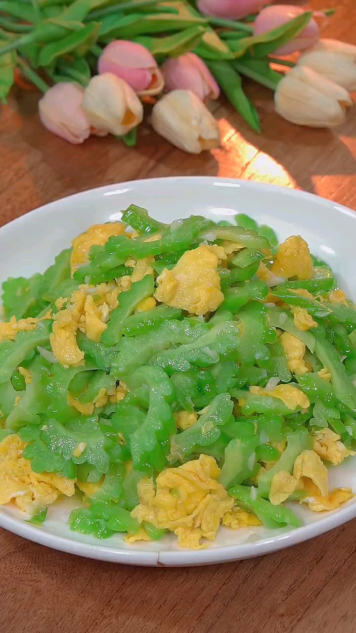 对血糖非常有好处的苦瓜炒鸡蛋的做法,不苦又有滋味