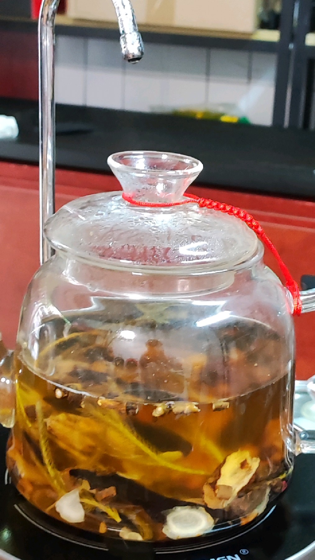 来放点黄芪,白芷,柴胡,土茯苓,五指毛桃,丹参,鸡血藤煮水喝喝,一喝一个准!