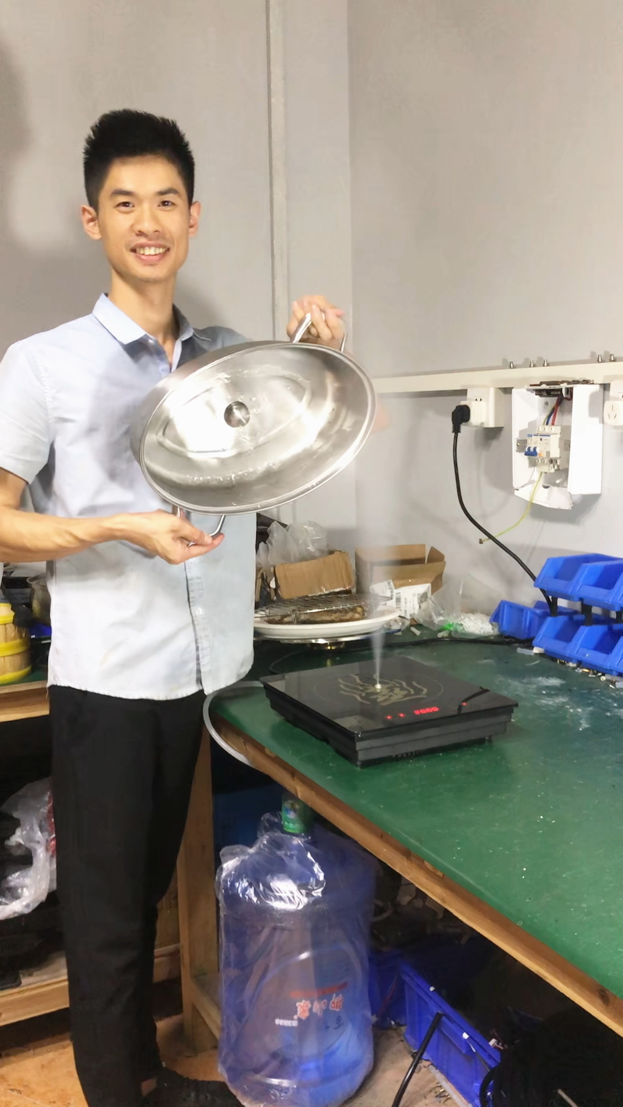 介绍一下:这就是我坚持4年做的迷你蒸汽炉 现在展示的是蒸鱼神器