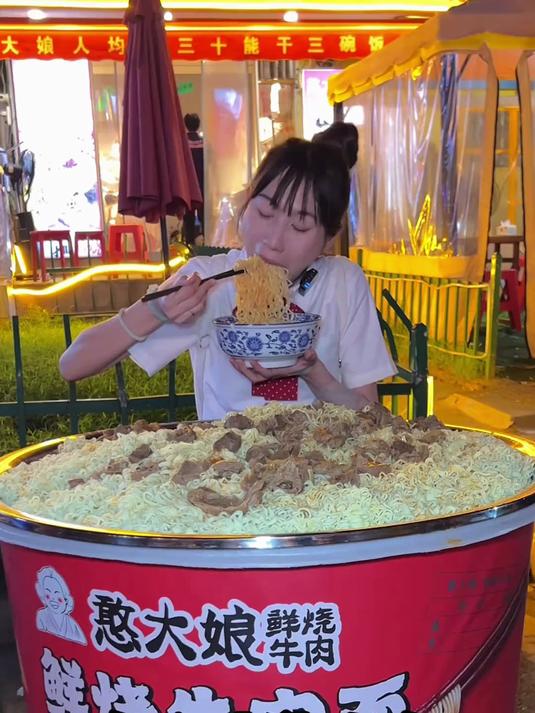 在南昌吃到了豪华牛肉面！香冒泡了