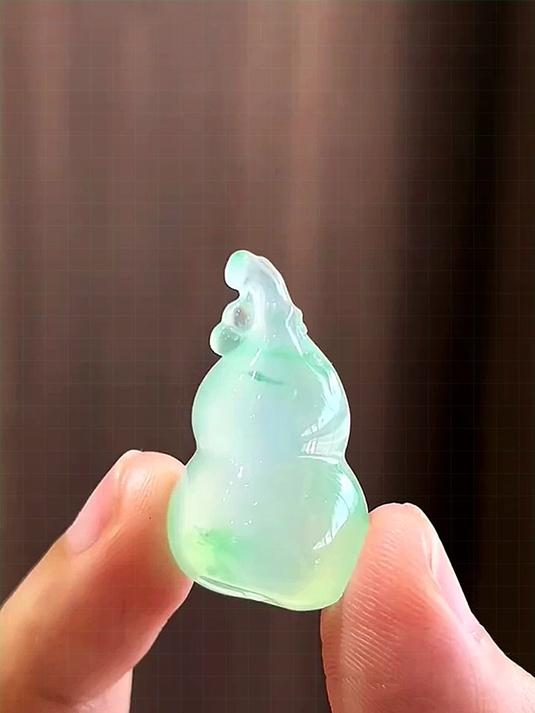 立体翡翠葫芦 造型灵动 透着自然灵气