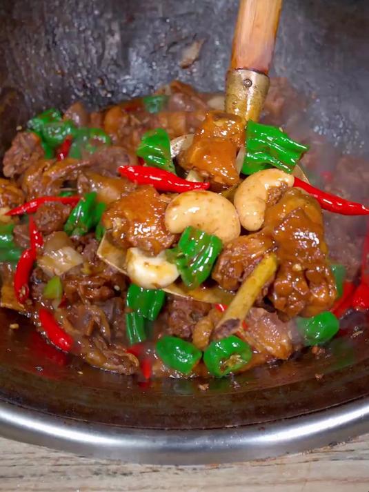 百吃不厌的铁锅炒鸡