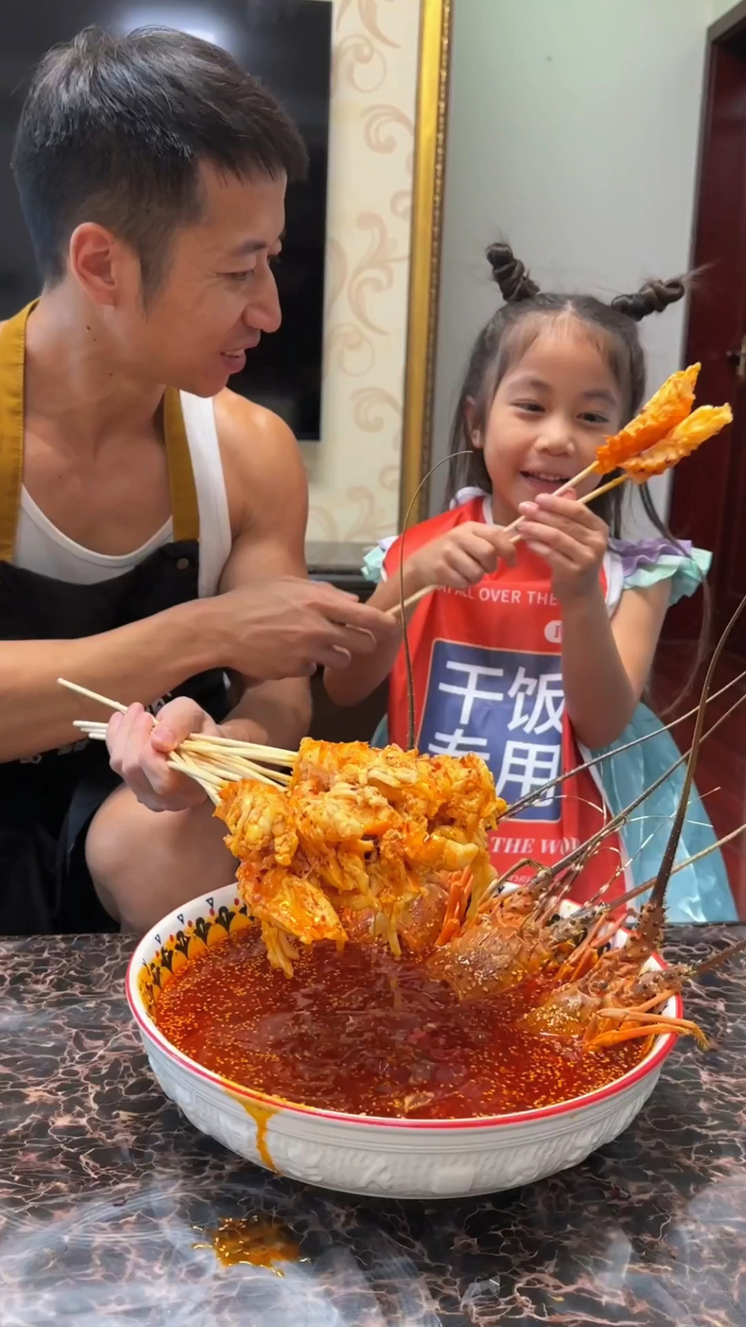 这哪是什么钵钵虾?明明就是父爱嘛?