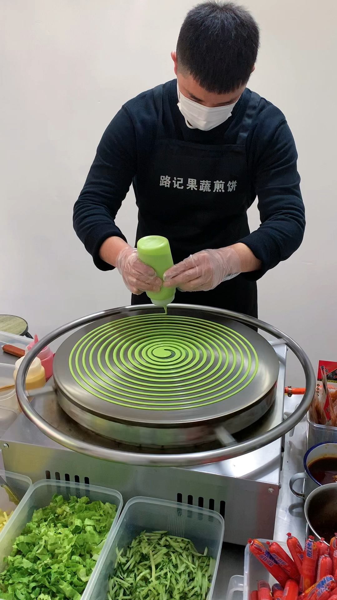 太治愈了,强迫症的福音。网友:这老板太会了,煎饼已经长在了我的审美上!