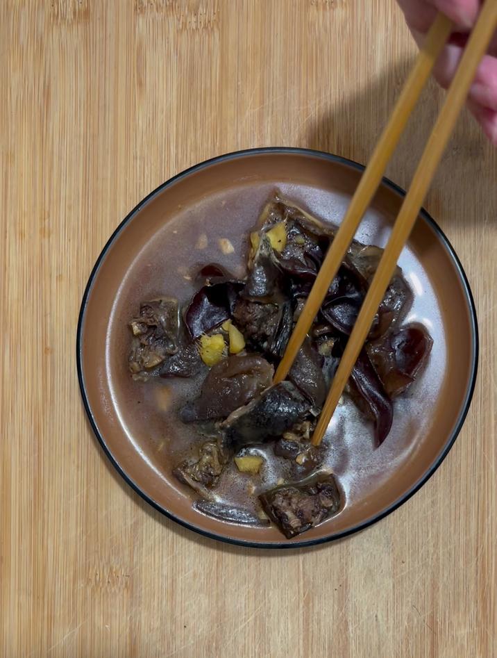 甲鱼壳怎么吃,像我这样烧木耳,简单好吃