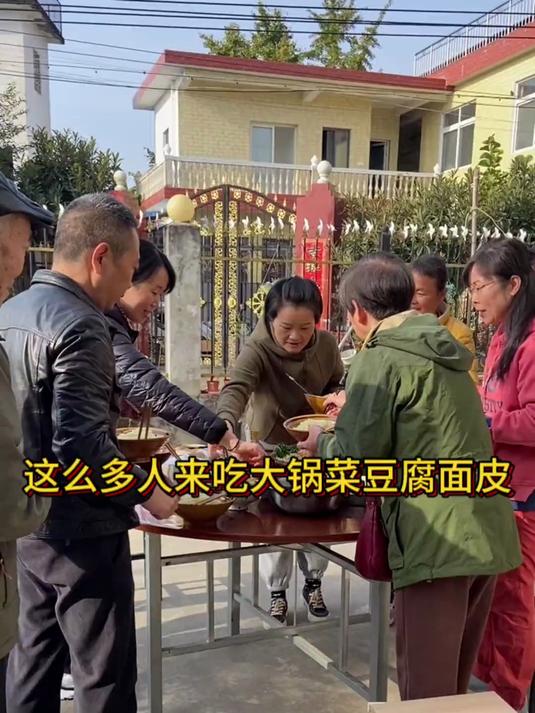 陕西汉中人的早餐,面皮,菜豆腐