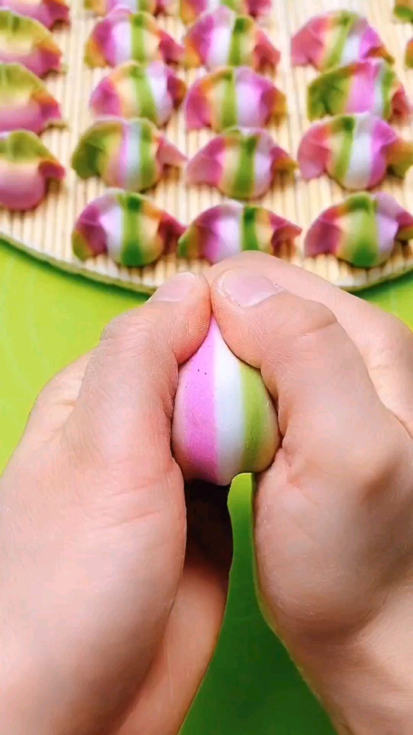 今天教你做彩虹饺子