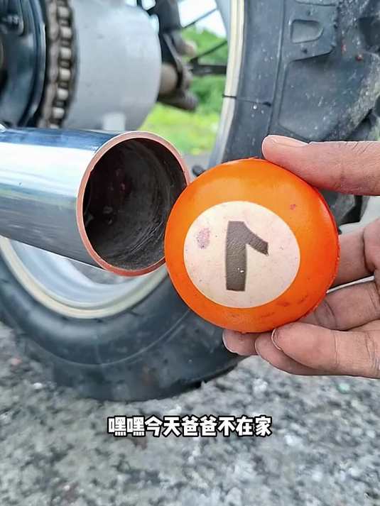 排气管的故事 轮胎 沙雕搞怪视频 排气管 各种颜色的牙膏