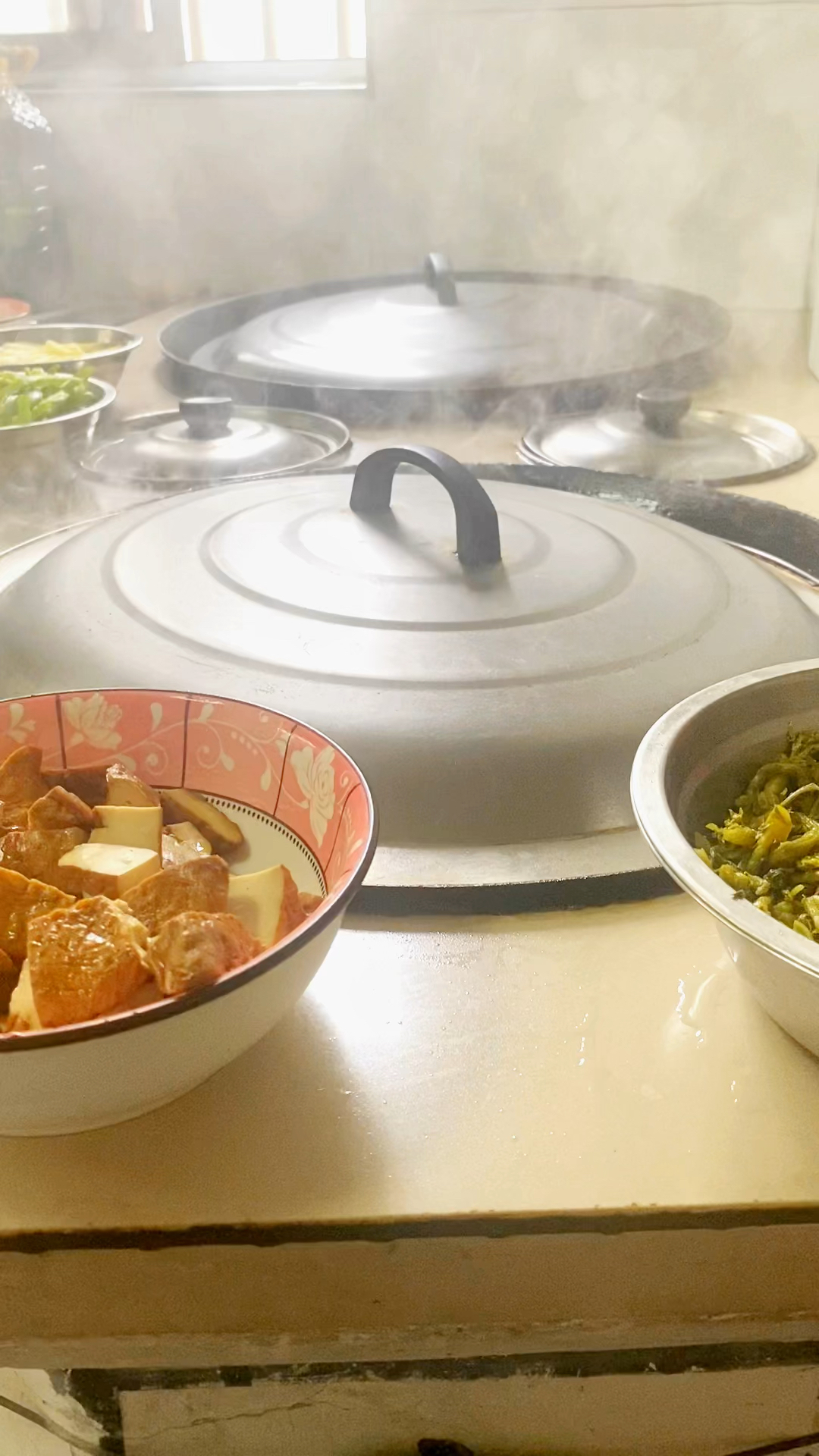 你吃过地地道道老坛子里做出来咸油菜苔下酒又下饭,好吃极了