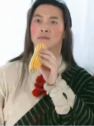 武林外传：鸡王争霸赛开始，现场一片混乱，可以四个字形容：鸡飞狗跳