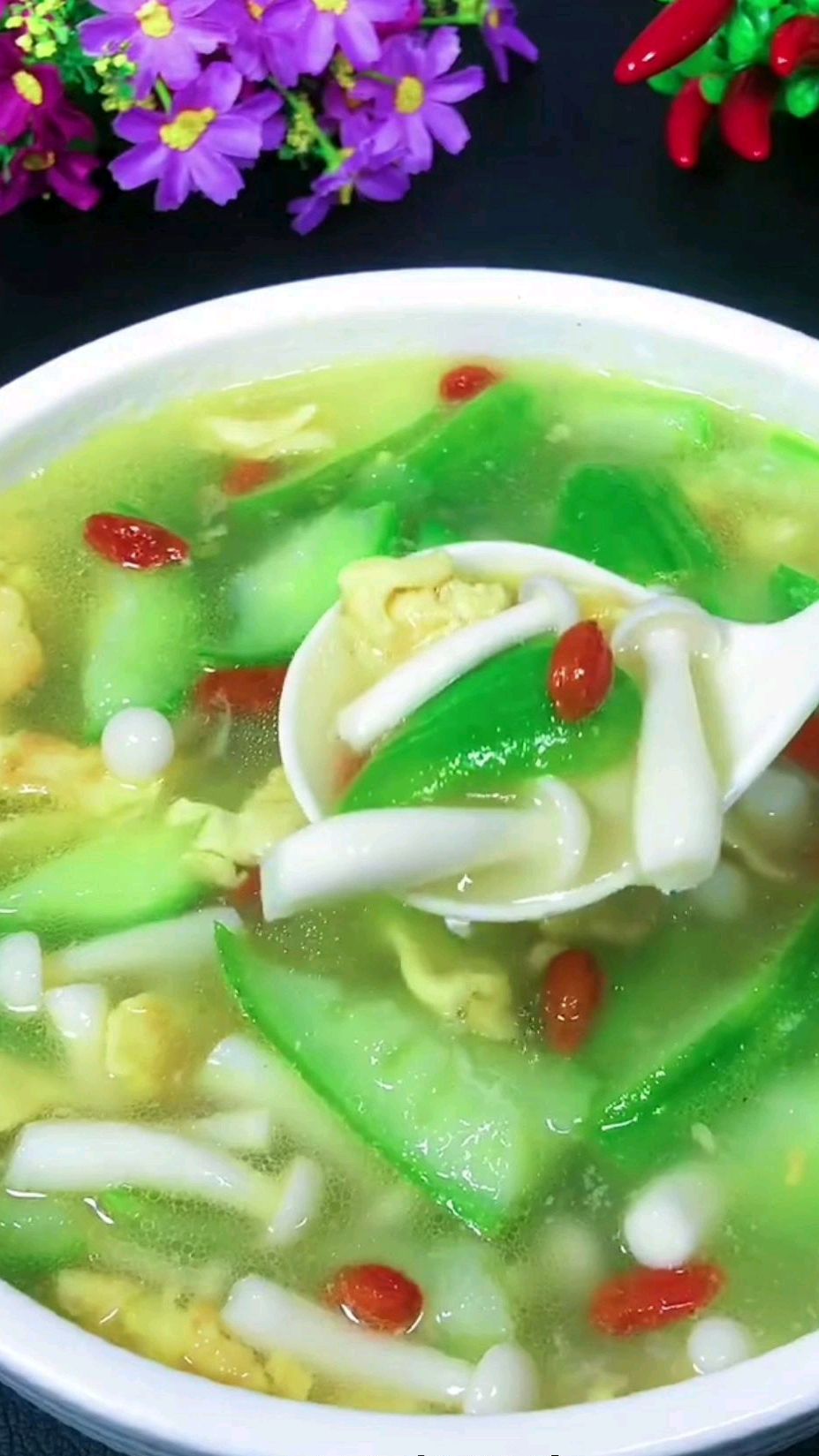 丝瓜汤这样做好吃丝瓜又不变色的