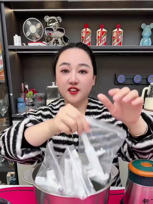 厨房效率天花板！新飞绞肉机几秒搞定肉馅