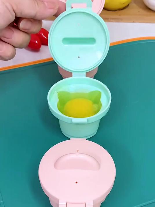 第一次见这种 煮蛋器,煮出来的鸡蛋造型别致,孩子更爱吃