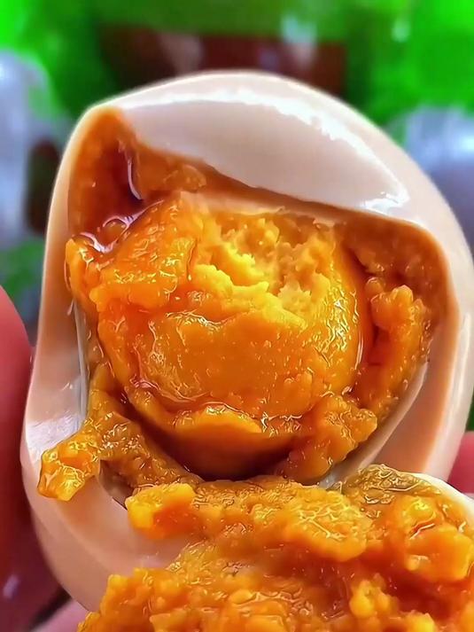 早餐配面条超香!海鸭咸鸭蛋,咸香超够味!?