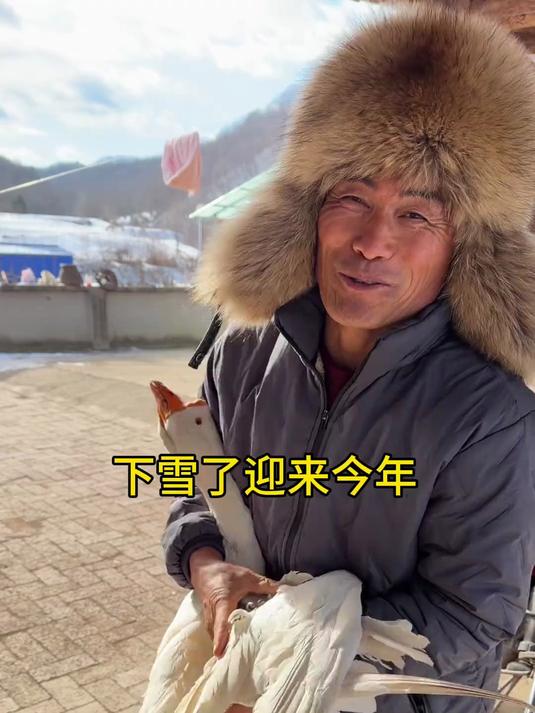 下雪了铁锅炖大鹅，碰上了酸菜满月，大鹅炖酸菜