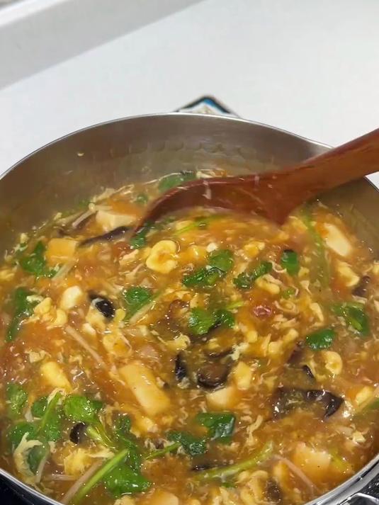 一日两餐,大黄米馒头和南瓜米糊和番茄酸辣汤