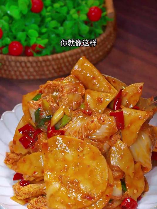 酸辣白菜炒饺子皮