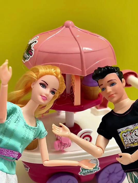 芭比和肯的冰激凌小推车