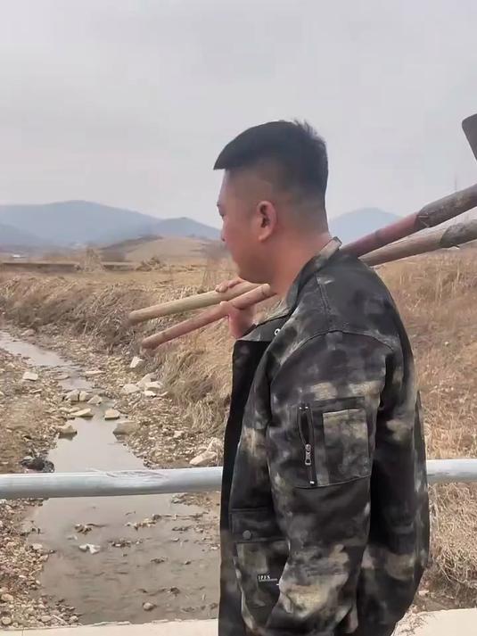 这条河里的这鱼就这么大