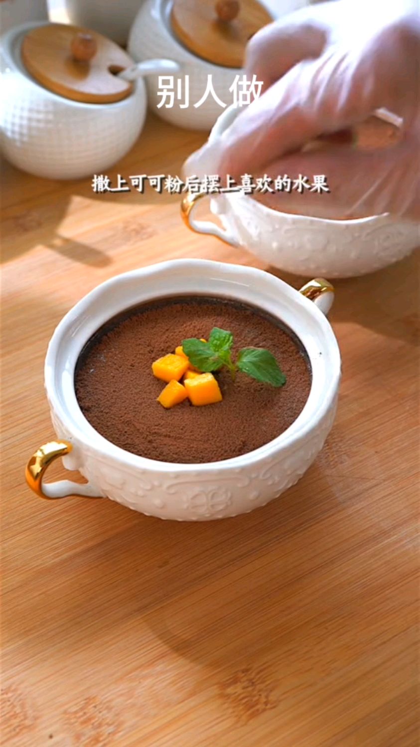简单两种材料就能做出超级好吃的巧克力慕斯,快去试试吧