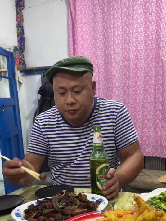 《她说来借醋》借完就不走 说饺子不能没醋配着吃