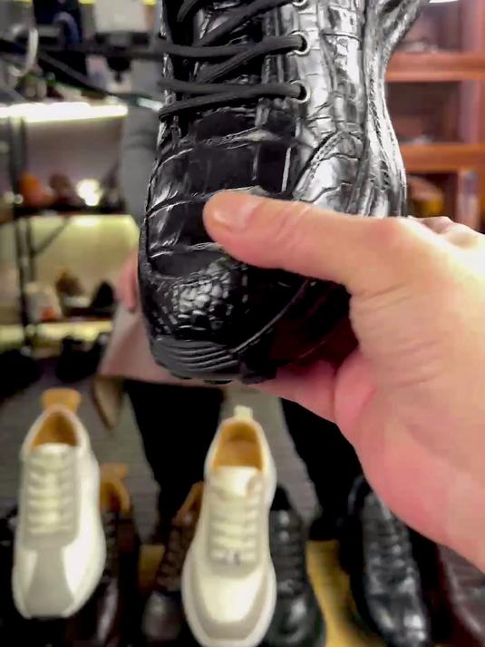 高端鳄鱼皮软底运动鞋