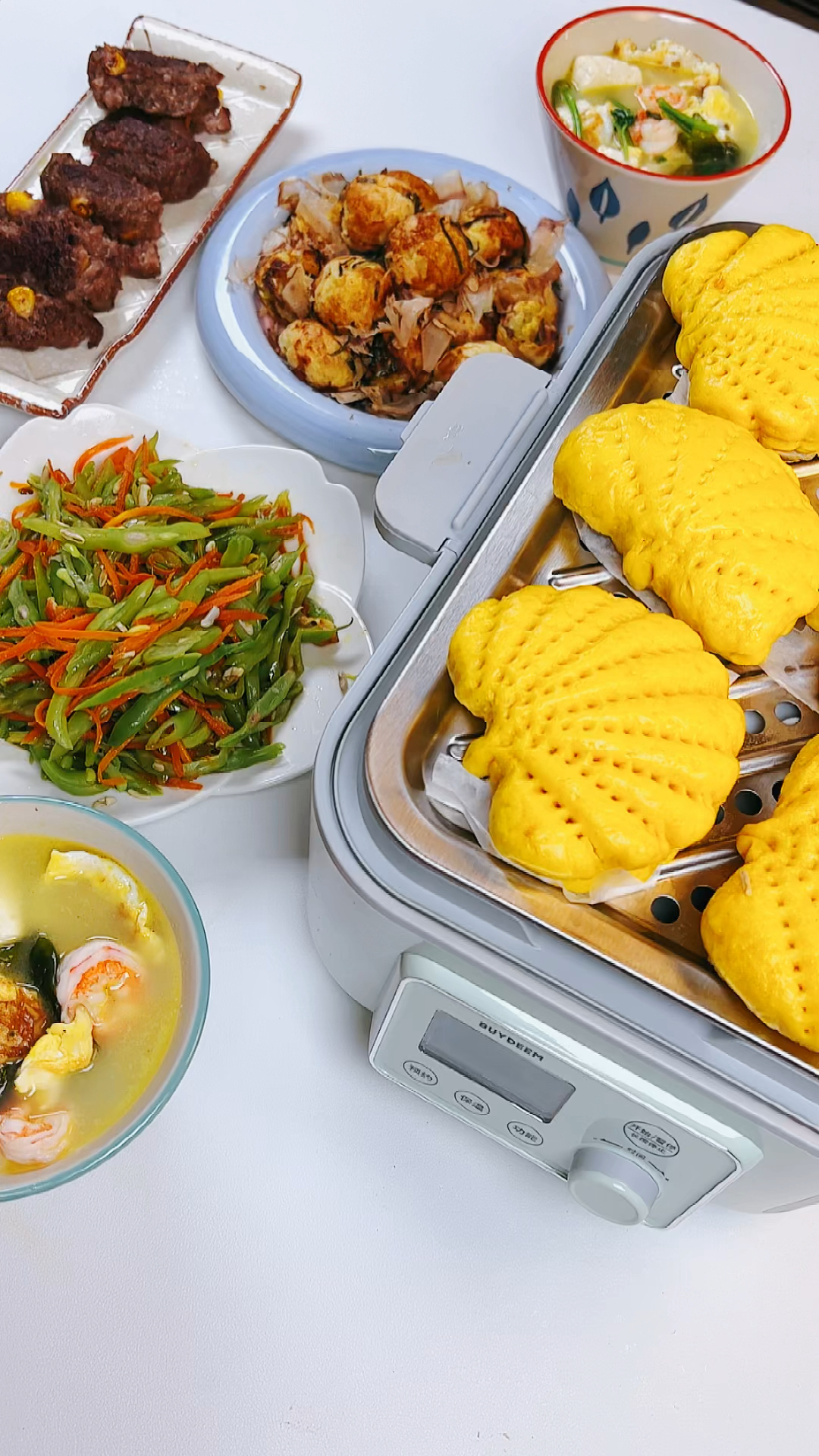 小学生早餐365天不重样 荷叶夹南瓜馒头 虾仁裙带菜鸡蛋豆腐汤 牛肉山药饼