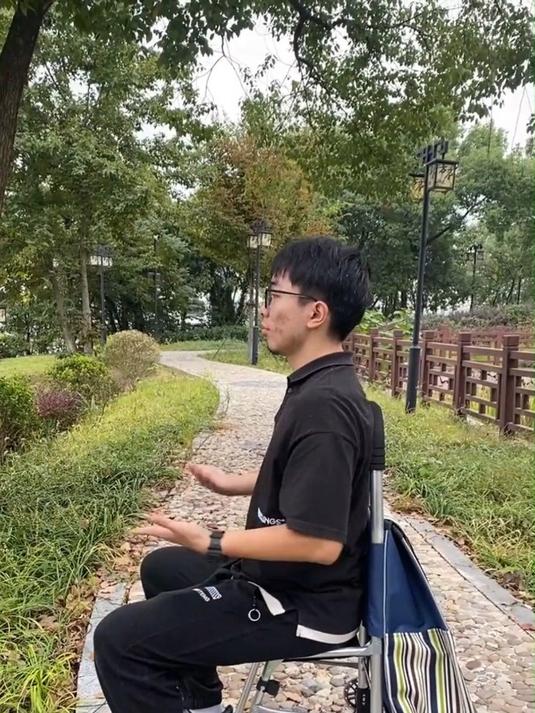 一推即走,一拉即坐的买菜小推车