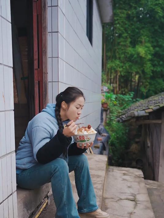 今天幺舅喊帮忙秋些腊肉寄过去