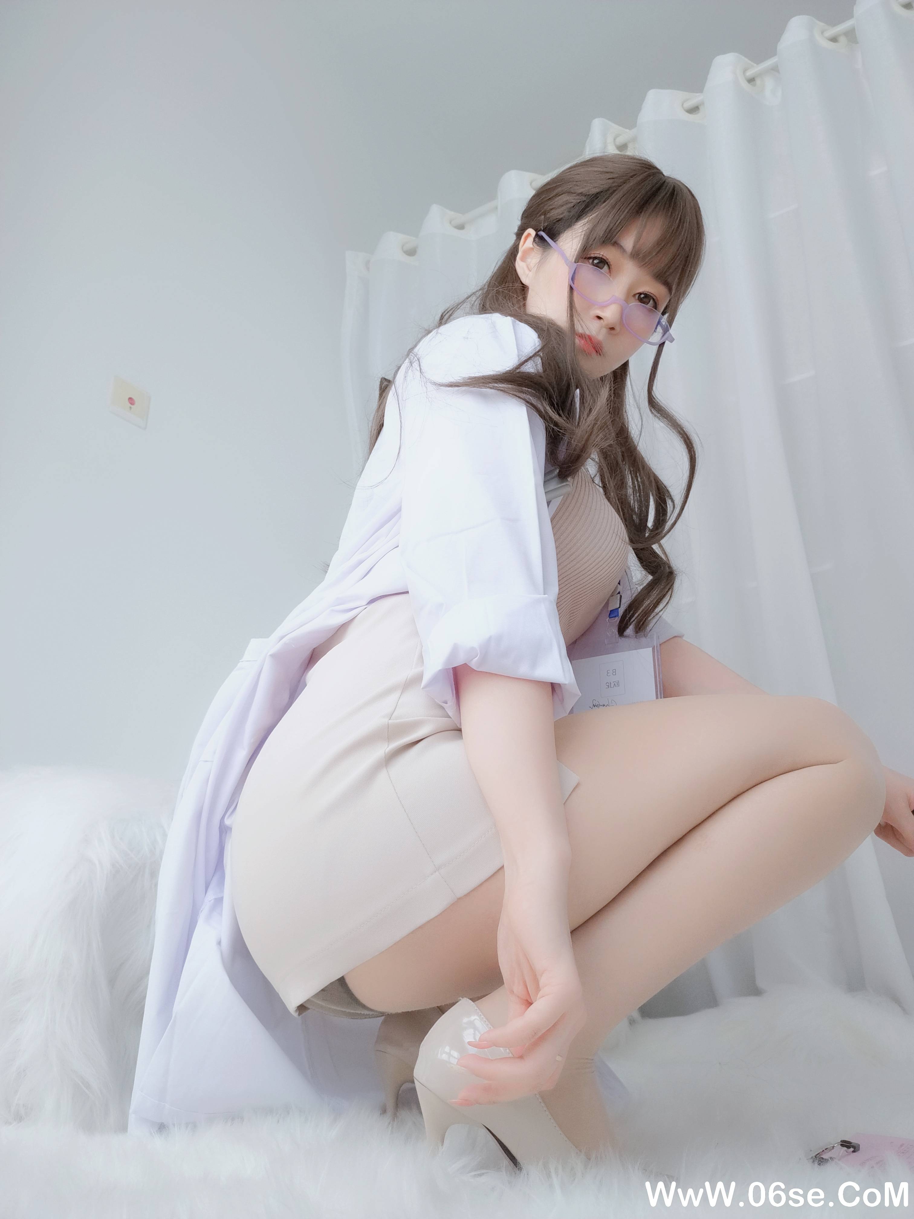 图片[143]-Coser小姐姐白银 NO.060 – 私人医生[159P+6V1.03G]-六色网