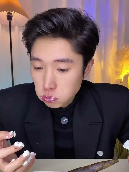 雪媚娘巧克力蛋糕甜品太上头了，我还是喜欢吃辣