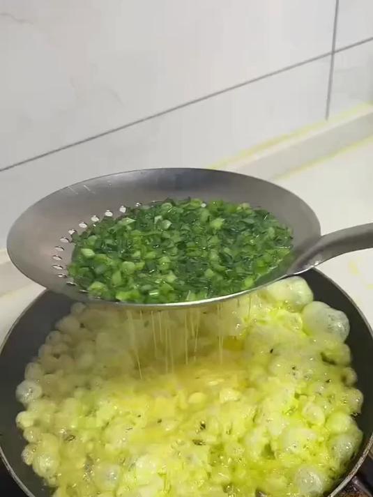 韭菜煎鸡蛋的做法