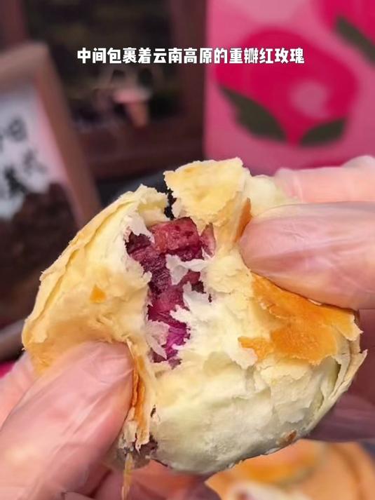 云南特产天花板!嘉华鲜花饼现做现发,酥到掉渣,手工酥皮满口玫瑰鲜香味