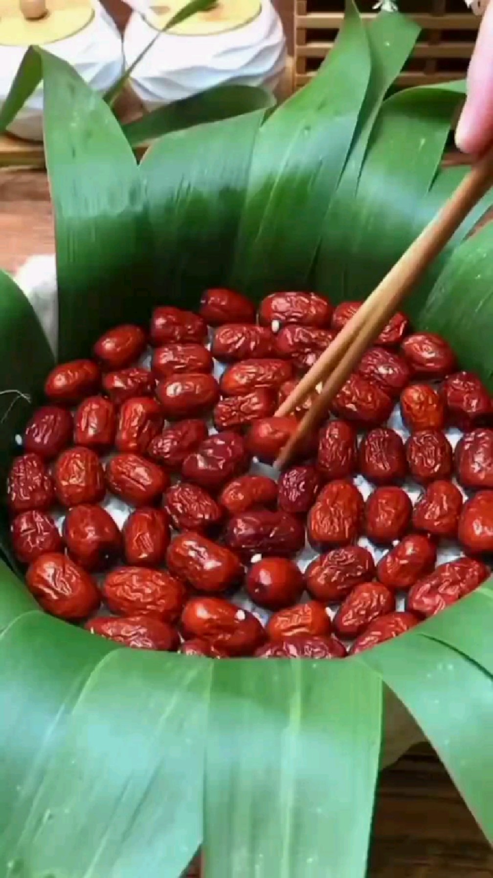 不会包粽子的可以试试做这红枣糯米切糕,简单好学。