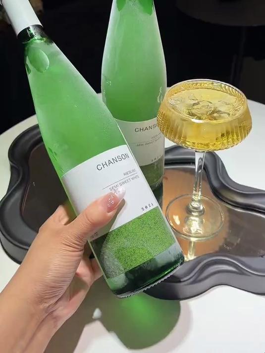 #干白葡萄酒#甄选雷司令干白,100% 纯葡萄汁酿造,清爽不甜腻,佐餐绝佳#雷司令干白#