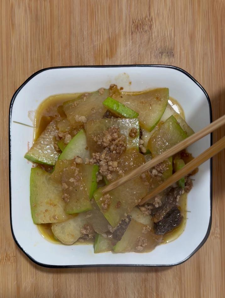 炒菜一般需要哪些调料，需要盐，生抽，蚝油等调料