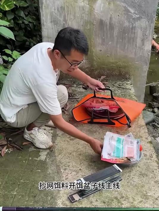 真能装！这渔具包容量超大，承重也够强，一堆配件往里塞不费劲