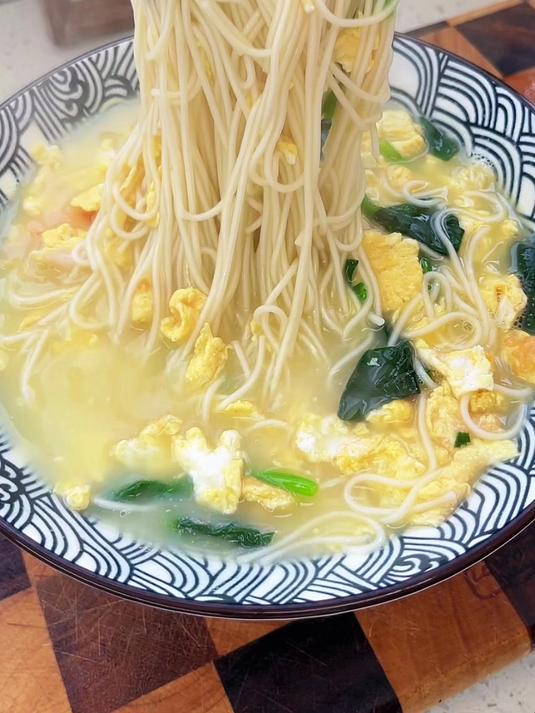 特别适合早餐做的鸡汤面,做法简单还好吃