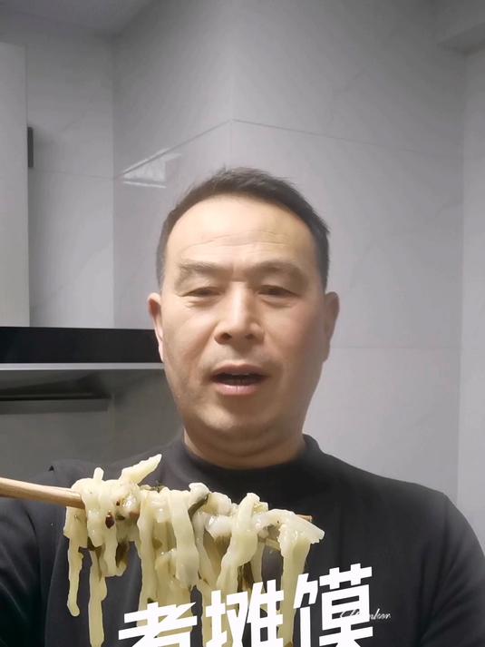 浆水菜煮摊馍,汉中人的最爱,好久没吃浆水菜,酸酸的好吃